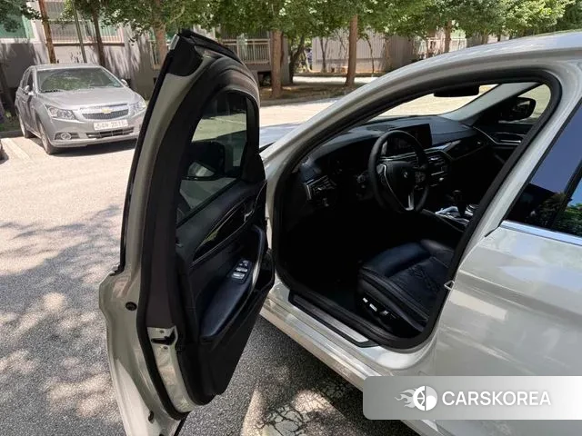 BMW 5 Series (G30) id 2990876 из Кореи 9