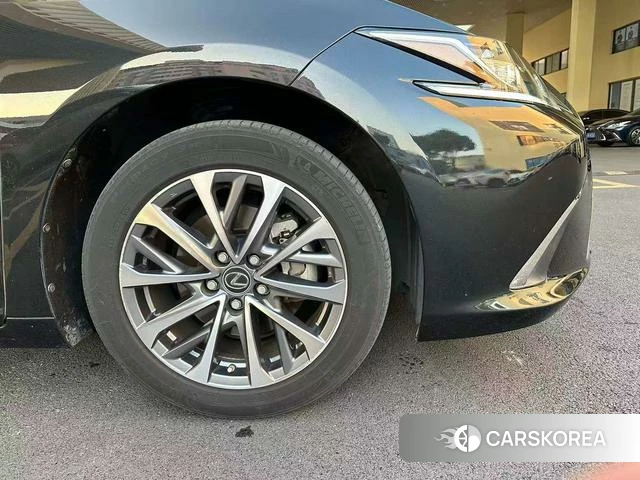 Lexus ES id 4307685 из Китая 19