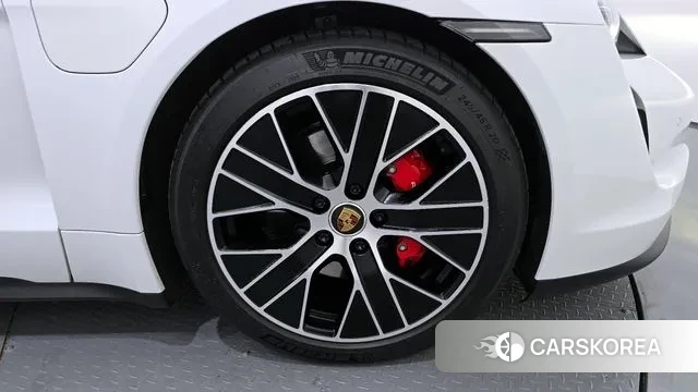 Porsche Taycan id 3390376 из Кореи 15