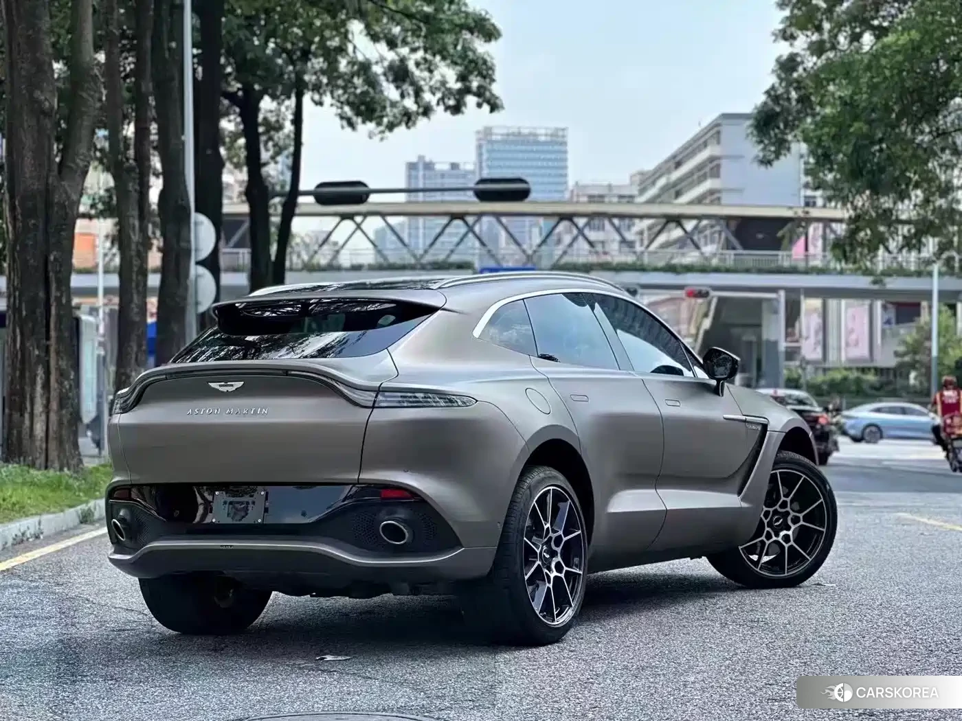 Aston Martin DBX 2021 Silver/gray из Китая, фото 5