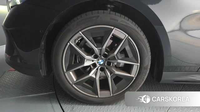 BMW 5 Series (G60) id 4505313 из Кореи 30