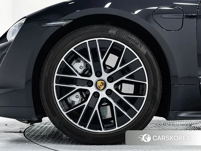 Porsche Taycan id 3405325 из Кореи 13