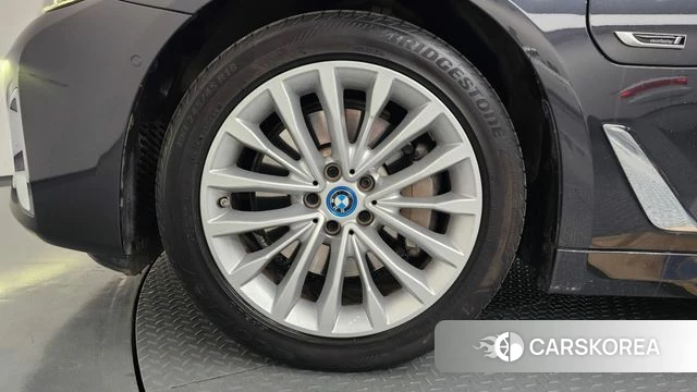 BMW 5 Series (G30) id 3865820 из Кореи 15