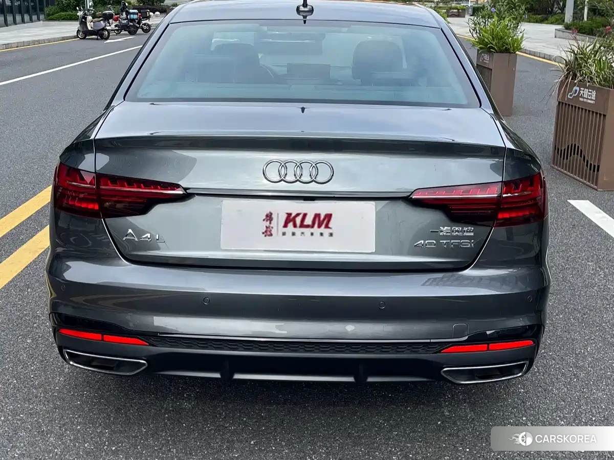 Audi A4L 2024 Silver/gray из Китая, фото 5