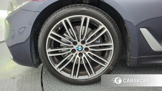 BMW 5 Series (G30) id 4775624 из Кореи 29