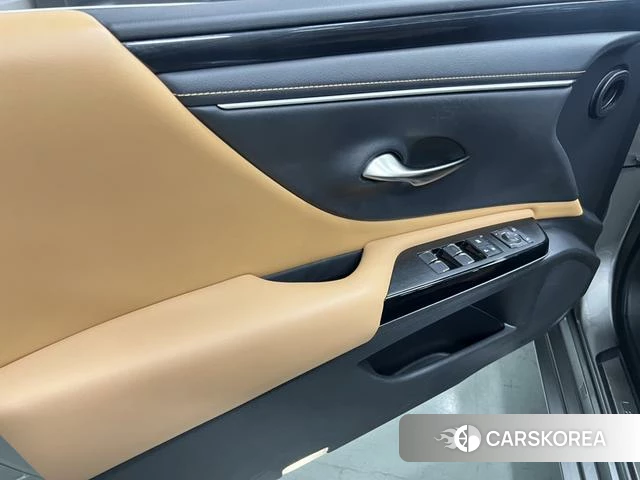 Lexus ES id 4279299 из Китая 16