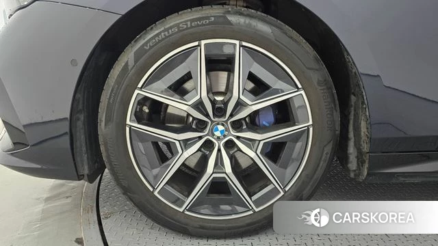 BMW 5 Series (G60) id 4480128 из Кореи 26