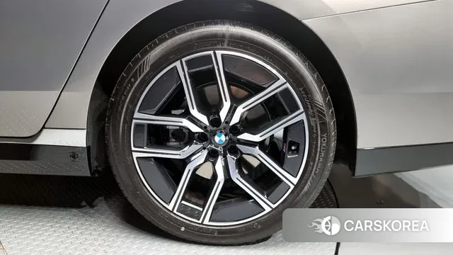 BMW 7 Series (G70) id 3426107 из Кореи 15