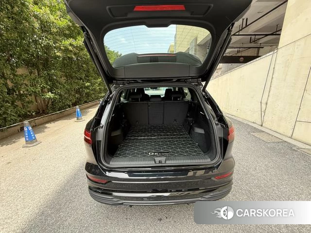 Audi Q5 e-tron 2023 Черный из Китая, фото 5