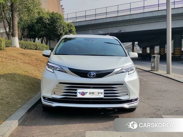 Toyota Saina 2023 Белый из Китая, фото 5