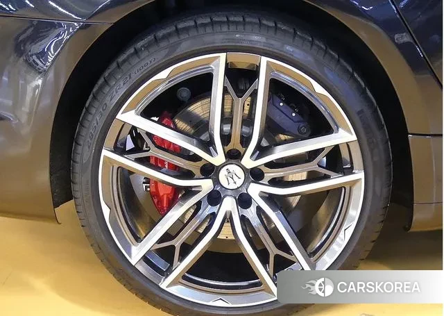 Maserati Quattroporte id 3467526 из Кореи 15