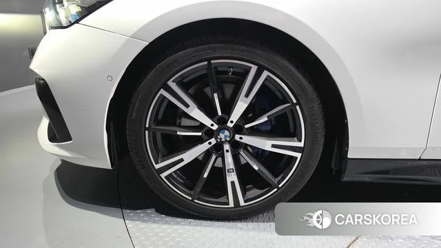 BMW 5 Series (G60) id 4618038 из Кореи 28