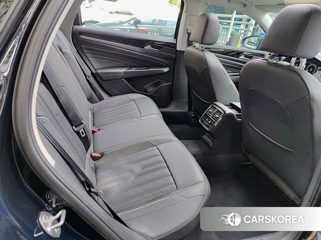 Volkswagen Passat 2022 Черный из Китая, фото 5