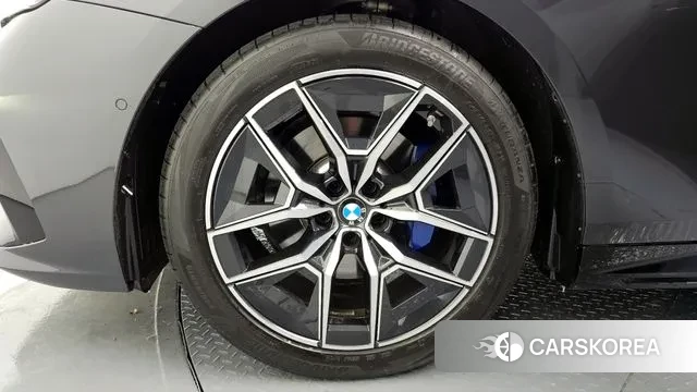 BMW 5 Series (G60) id 3436775 из Кореи 15