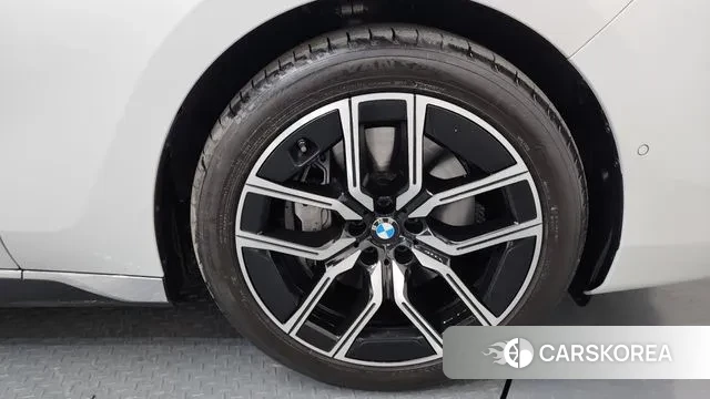 BMW 7 Series (G70) id 3528294 из Кореи 15