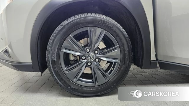Lexus UX250h id 3885389 из Кореи 15