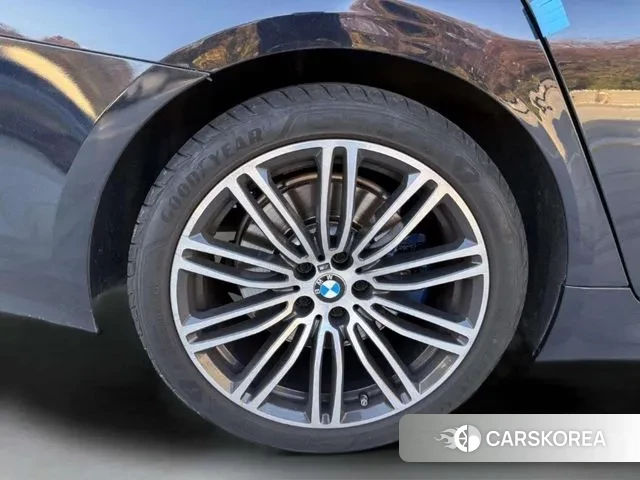 BMW 5 Series (G30) id 3439616 из Кореи 14