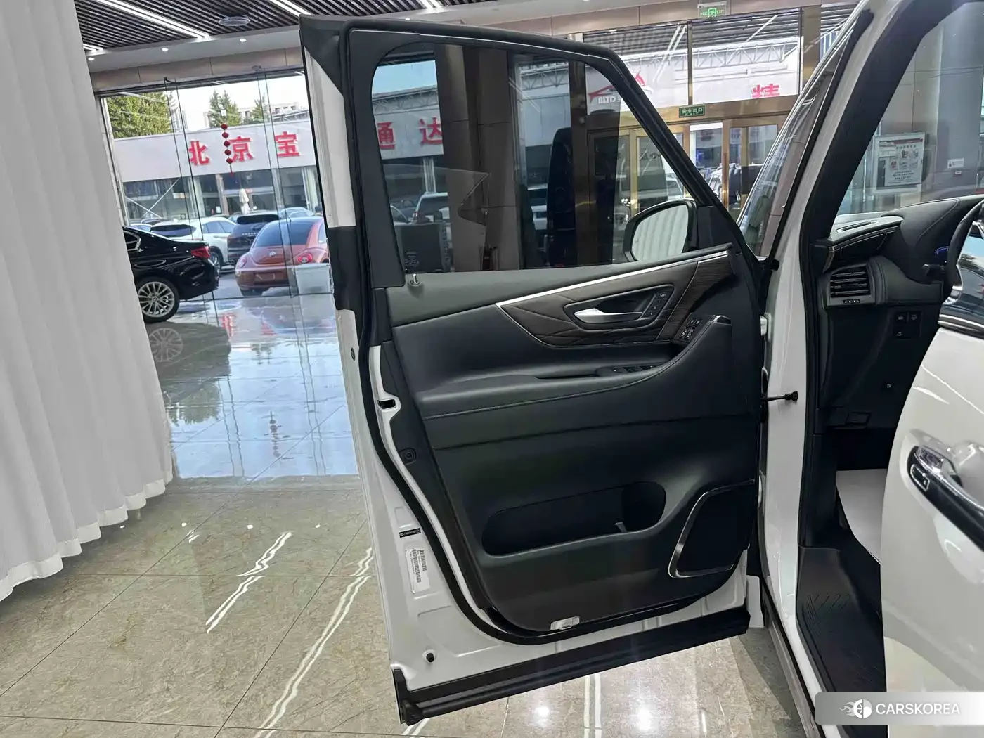 Toyota Elfa id 4649406 из Китая 15