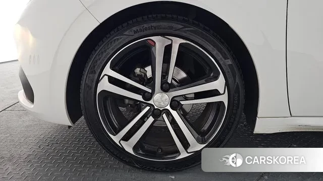 Peugeot 208 id 3718755 из Кореи 16