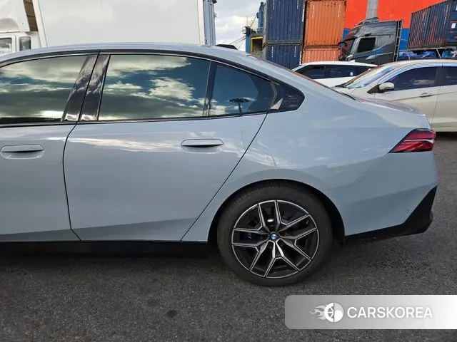 BMW 5 Series (G60) id 3471829 из Кореи 7