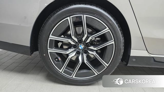 BMW 7 Series (G70) id 4222561 из Кореи 26