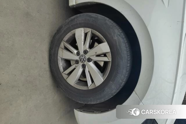 Volkswagen Polo id 4263846 из Китая 12