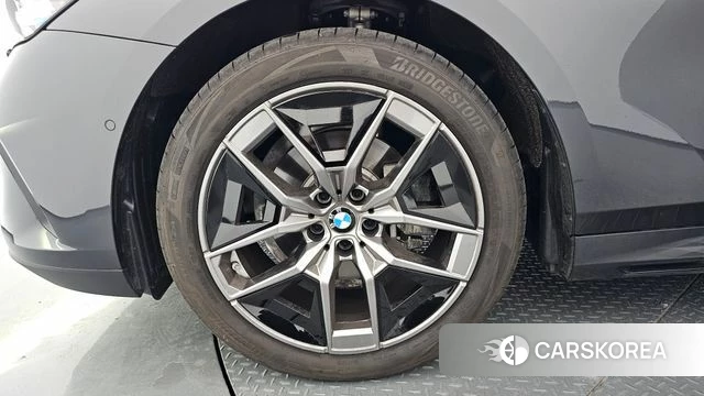 BMW 5 Series (G60) id 4381016 из Кореи 30