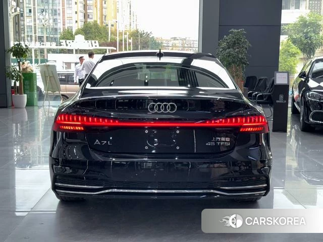Audi A7L id 4215105 из Китая 9