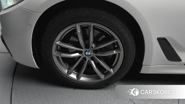 BMW 5 Series (G30) id 3861739 из Кореи 15