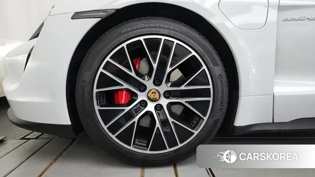 Porsche Taycan id 3002434 из Кореи 15