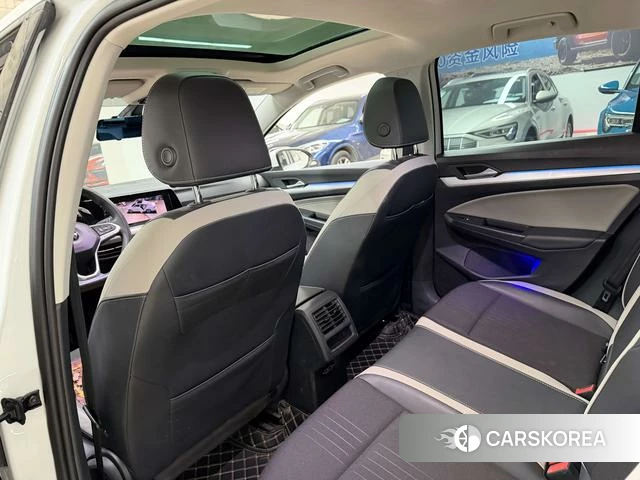 Volkswagen Golf 2023 Белый из Китая, фото 5