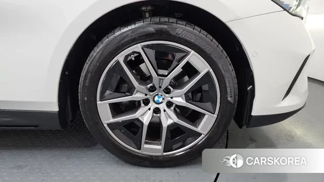 BMW 5 Series (G60) id 3751334 из Кореи 15