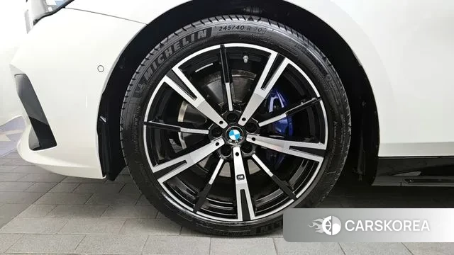 BMW 5 Series (G60) id 3431669 из Кореи 15