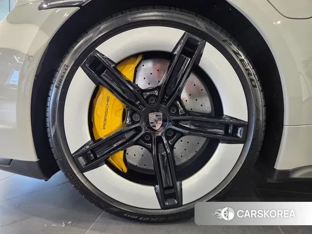 Porsche Taycan id 3080941 из Кореи 7