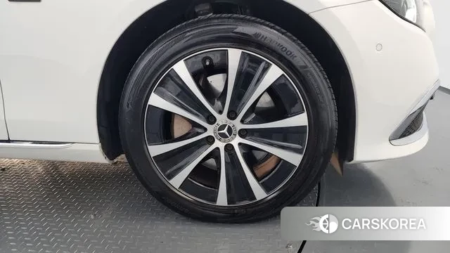 Mercedes-Benz E-Class W213 id 3788573 из Кореи 15