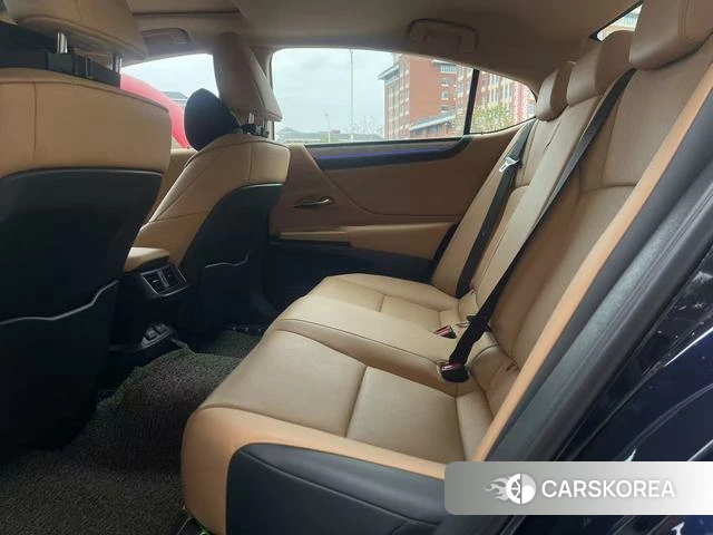 Lexus ES id 3919379 из Китая 8