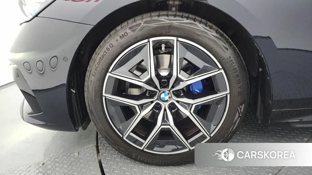 BMW 5 Series (G60) id 4584212 из Кореи 28