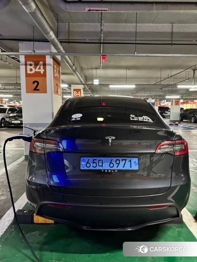 Tesla Model Y 2024 Серый из Кореи, фото 5