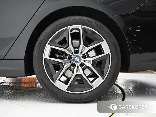 BMW 5 Series (G60) id 3036459 из Кореи 15