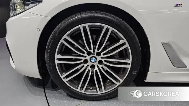 BMW 5 Series (G30) id 3291465 из Кореи 15