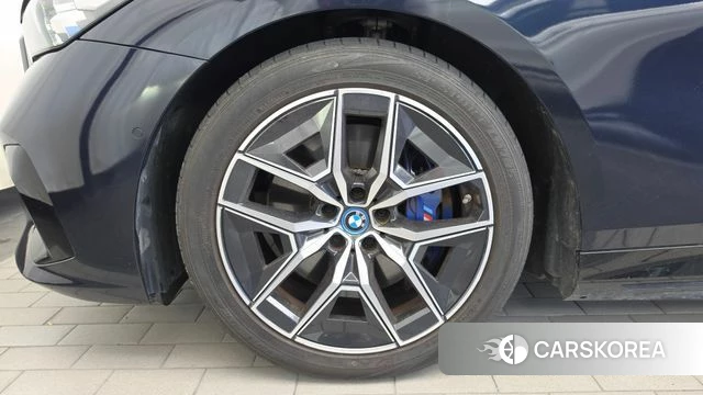 BMW i5 (G60) id 4762617 из Кореи 27