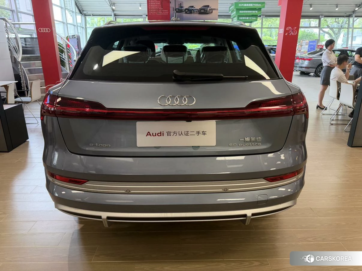 Audi e-tron 2021 Синий из Китая, фото 5