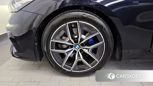 BMW 5 Series (G60) id 3341213 из Кореи 15