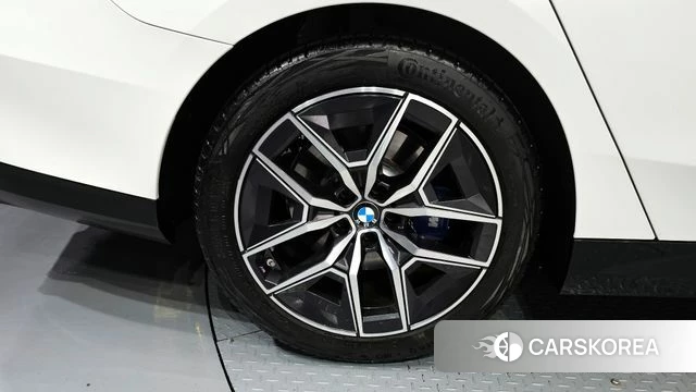 BMW 5 Series (G60) id 3831237 из Кореи 15