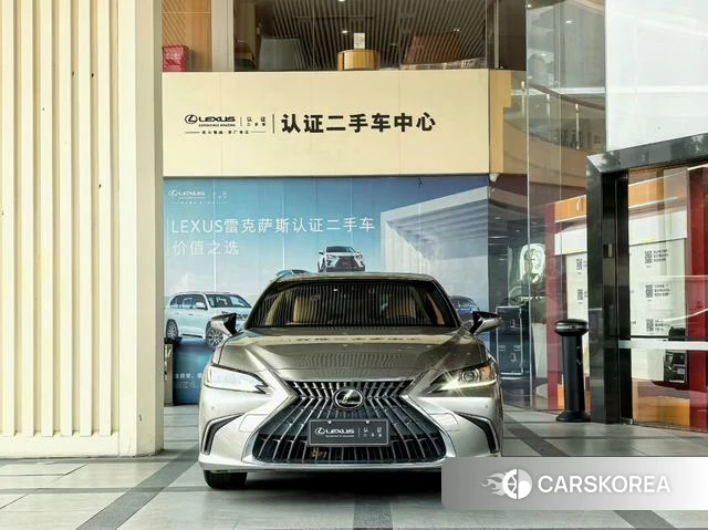 Lexus ES 2022 Серебристо-серый из Китая, фото 5