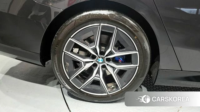 BMW 5 Series (G60) id 4301952 из Кореи 26