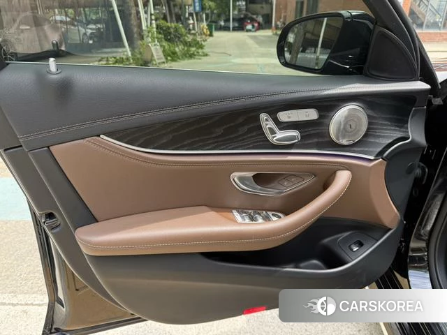 Mercedes-Benz E-class id 4393967 из Китая 14