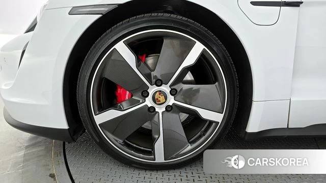 Porsche Taycan id 4344387 из Кореи 28