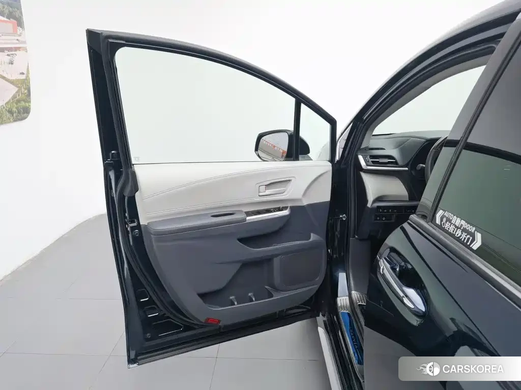 Toyota Granvia id 4628304 из Китая 19