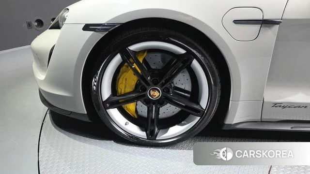 Porsche Taycan id 4609465 из Кореи 31